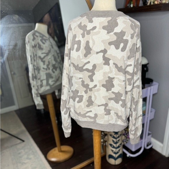 Barefoot dreams Gray and Cream Patterned Cardigan - Picture 3 of 5